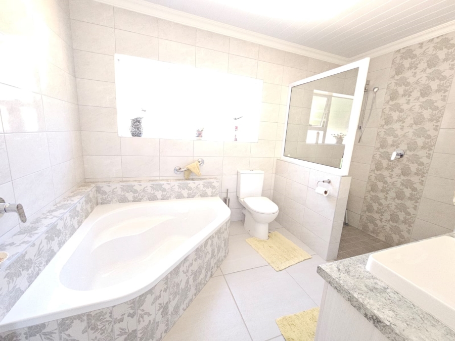 3 Bedroom Property for Sale in Stilbaai Wes Western Cape